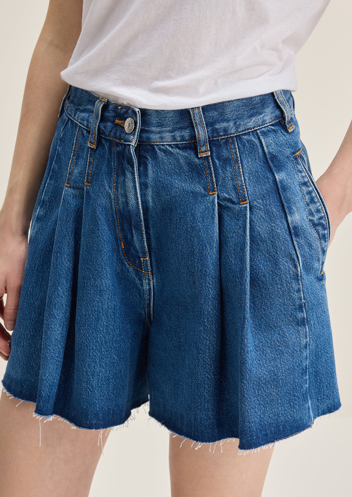 Refreshing and versatile retro blue shorts