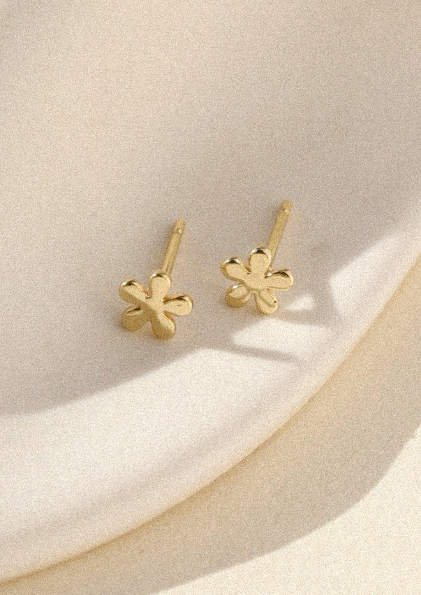 16K Gold-Plated Classic Elegant Simple Earrings